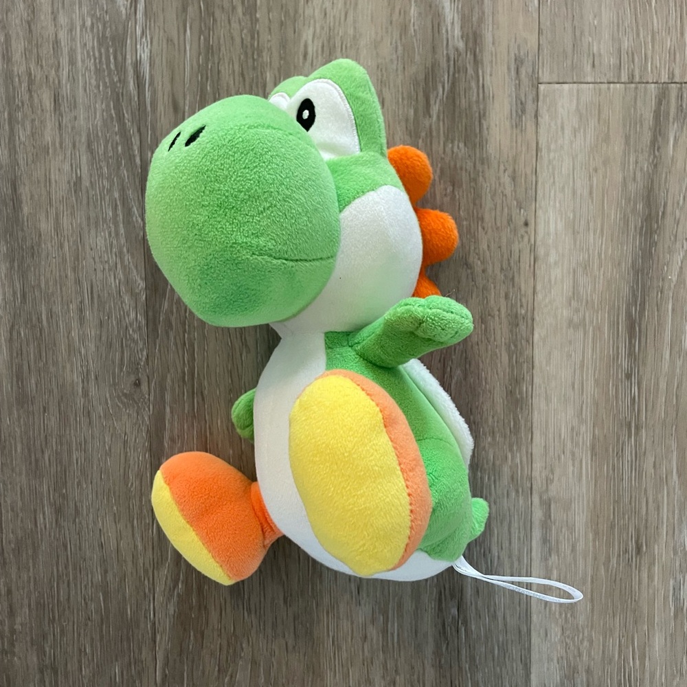 Nintendo Super Mario Yoshi plush stuffed animal 8.5”